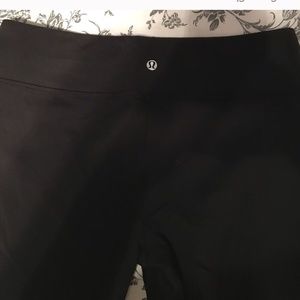 Black cropped lululemon leggings